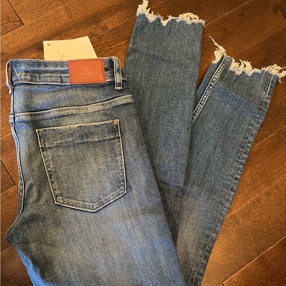 Zara Mid Rise Skinny Jeans - Size 6 - NWT - Picture 1 of 7